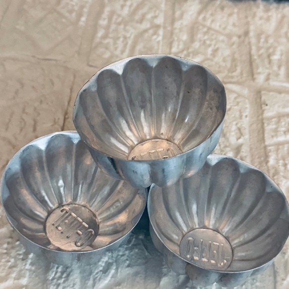 Vintage JELL-O Individual Aluminum Molds - Set of 4 Fluted Dessert Gelatin Cups - Picture 3 of 7